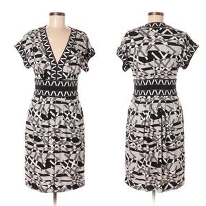 BCBGMaxAzria Mini Dress Sz. SP black white geo print fitted waist v-neck pockets